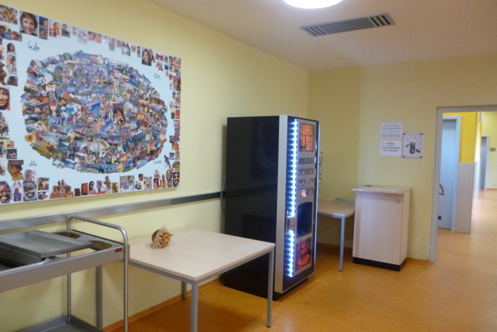 Heißgetränkeautomat an der Essensausgabe